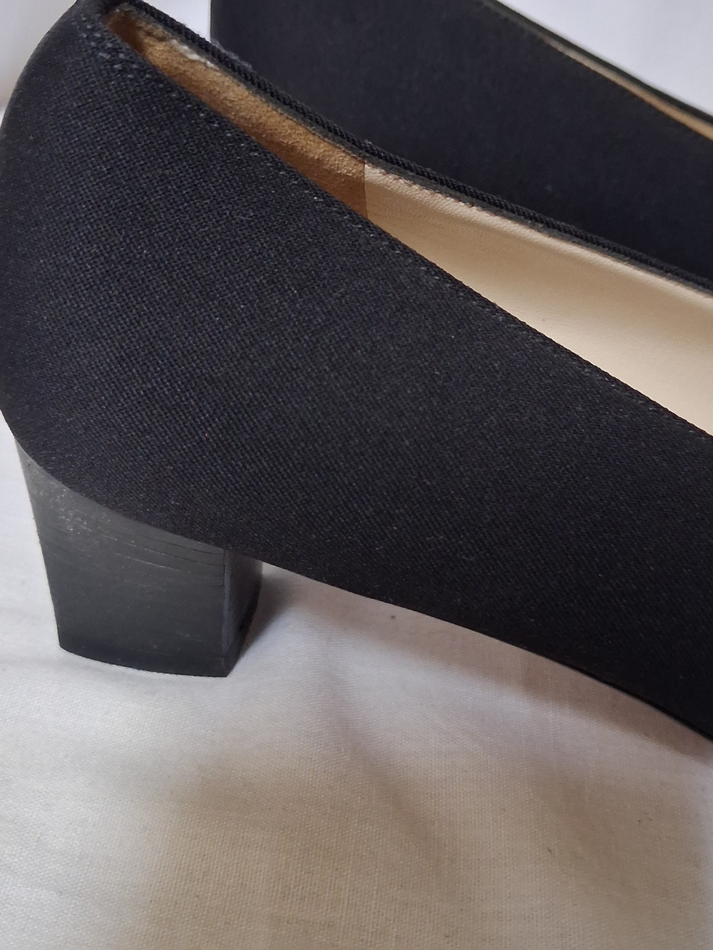 Salvatore Ferragamo Boutique Black Fabric Buckle Block Heel Pumps Made in Italy - Picture 4 of 11